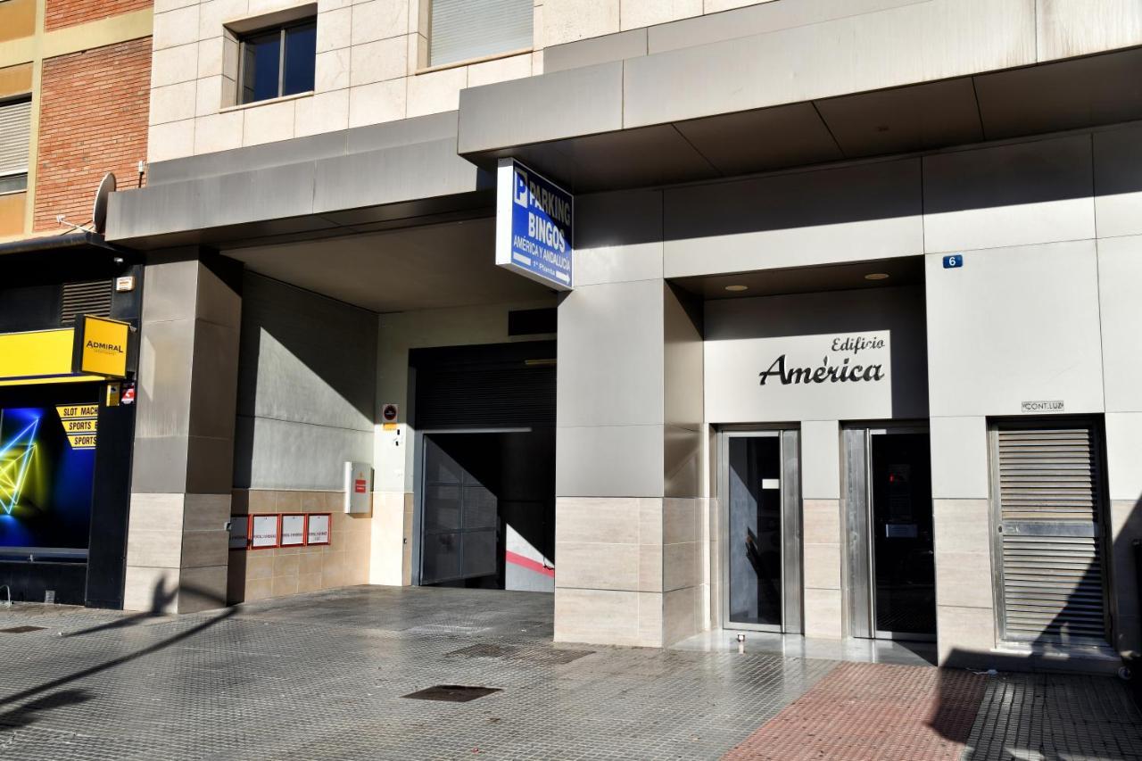מאלגה Wonderstays Apartamentos La Estacion מראה חיצוני תמונה